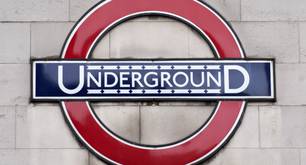 Estrella porno gay multada con 1.000 £ por grabar trío gay en el metro