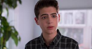 Joshua Rush de 'Andi Mack' responde a quejas por su personaje gay Disney