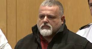 Policía acusado de violar a un niño de 13 años que conoció en Grindr