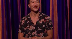 Joel Kim Booster habla sobre la presión de ser un gay asiático con un cuerpazo