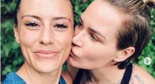 Las estrellas del fútbol Ali Krieger y Ashlyn Harris anuncian su boda gay