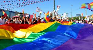 10 organizaciones benéficas LGBT+ a las que vale la pena apoyar y donar