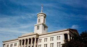 Aprueban proyecto de ley que permite la discriminación contra la adopción gay