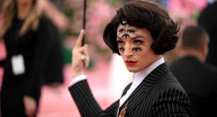 Ezra Miller atrae miradas con un hipnótico look en la Met Gala 2019