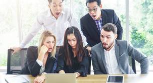 Descubren que un compañero de trabajo hetero era actor porno gay